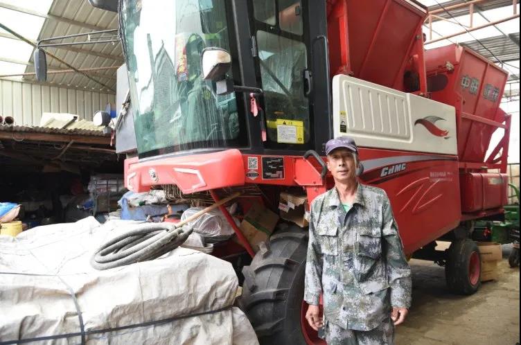 花生撿拾收獲機(jī)——還是中聯(lián)收獲更靠譜!