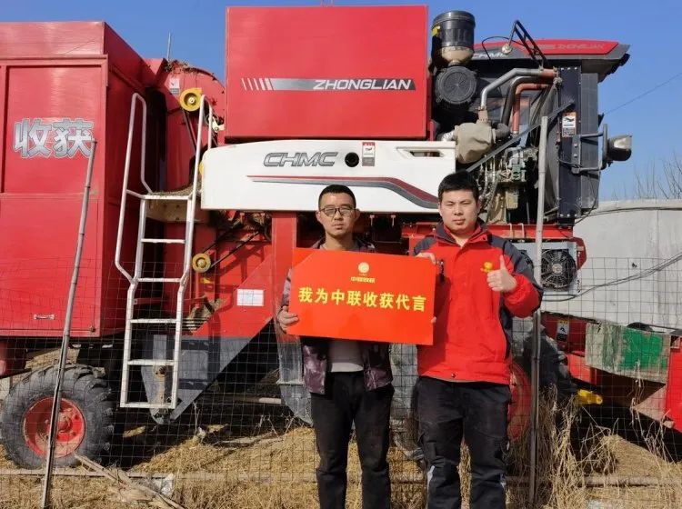 90后黃亮亮經(jīng)營3臺中聯(lián)收獲花生機年收入過百萬 407.jpg