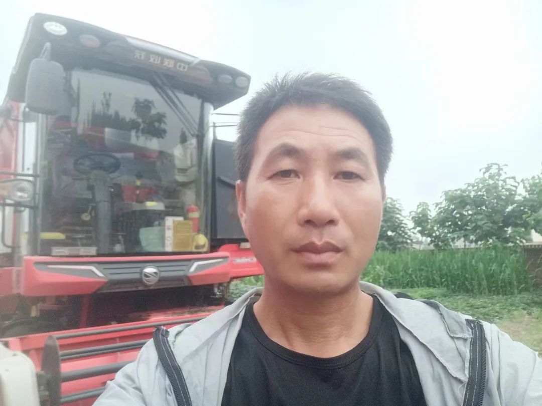 裴志勇:中聯(lián)收獲大品牌,售后服務深得我心 719.jpg