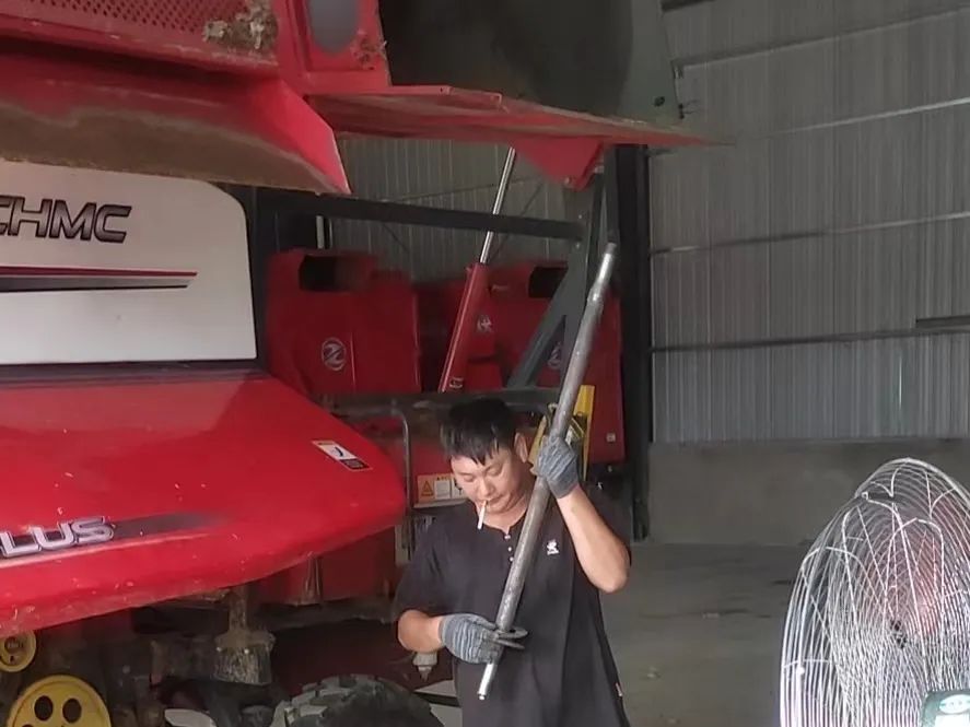 是什么讓20年的農機手為中聯(lián)收獲代言 802-3.jpg