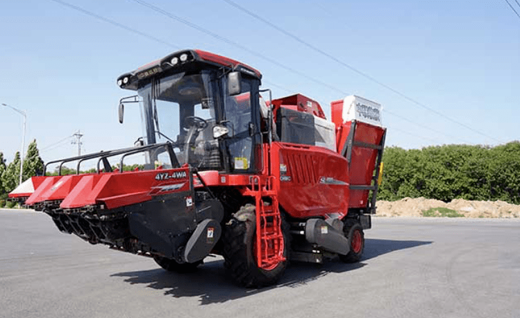 三十年老機(jī)手談選玉米收割機(jī)訣竅：回本快、服務(wù)好 (圖3)