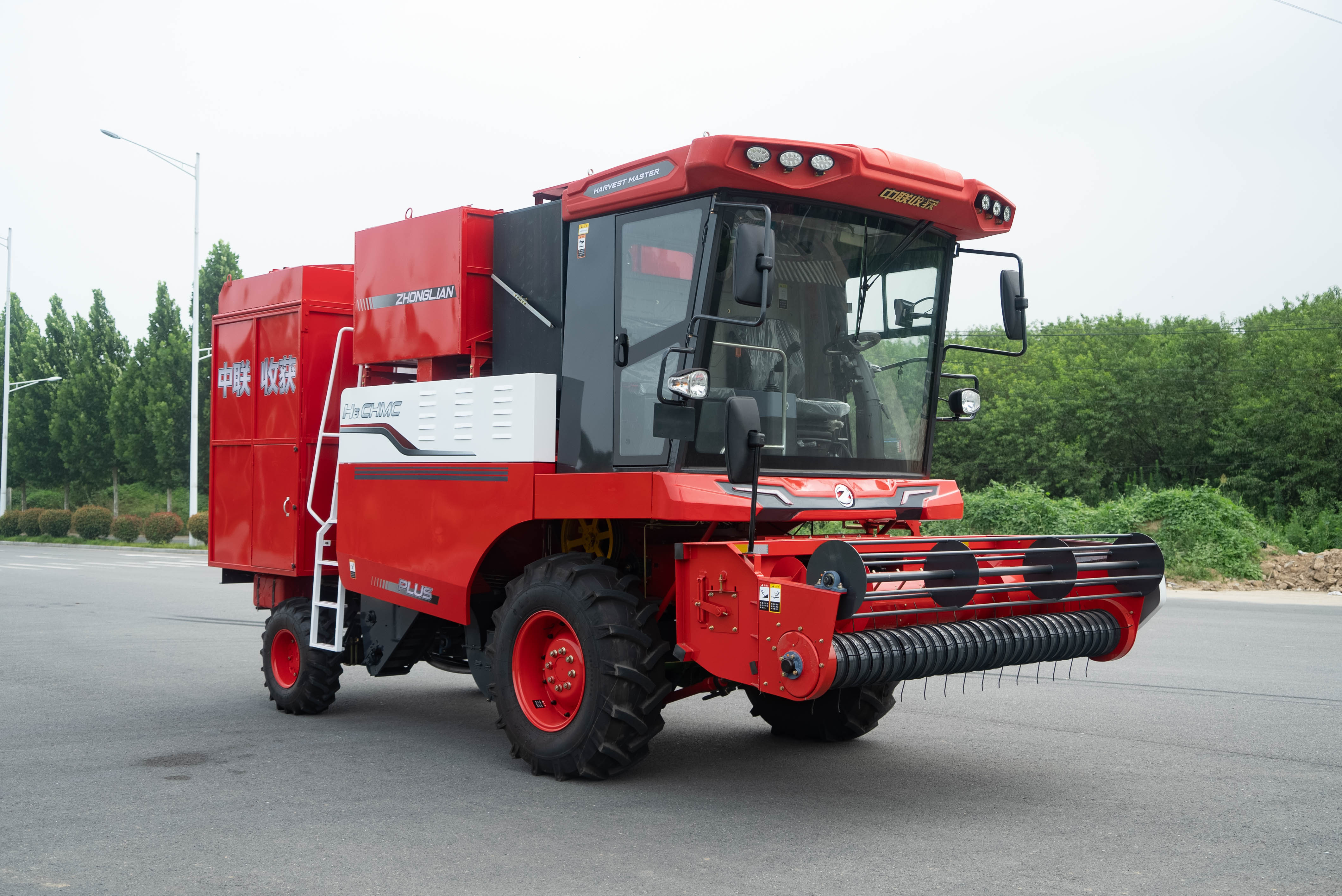 駕駛中聯(lián)收獲自走式花生撿拾收獲機的注意事項 DSC04478.jpg